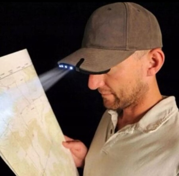 Led žibintas ant kepurės snapelio 