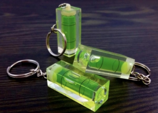 Mini gulsčiuko raktų pakabukas