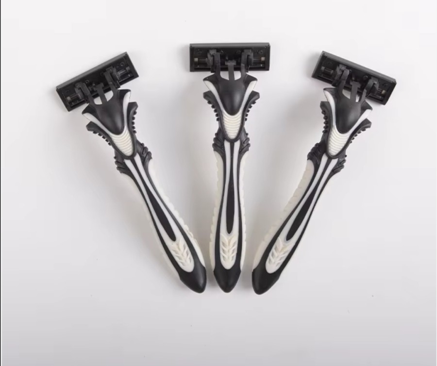 Skutimosi peiliukų komplektas